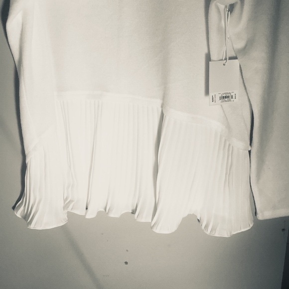 NWT white sweater - Picture 4 of 7